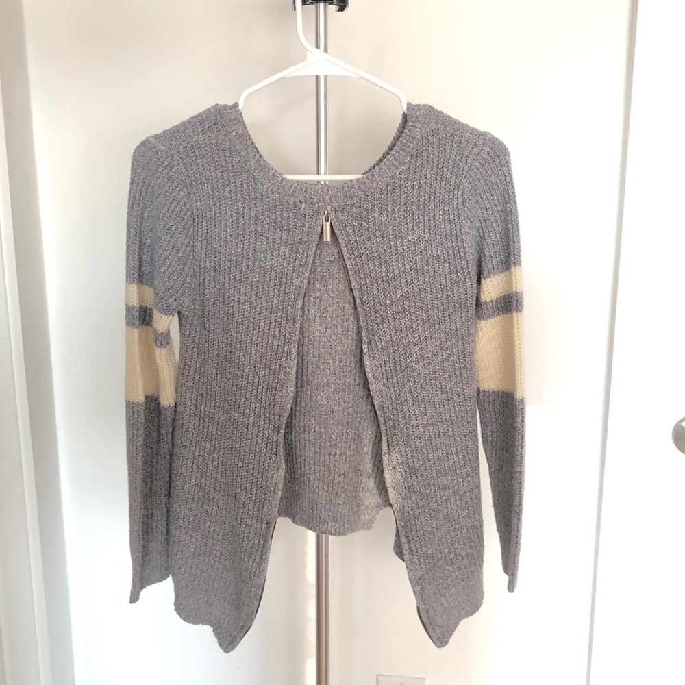 Gray sweater  🍂 - Picture 2 of 3